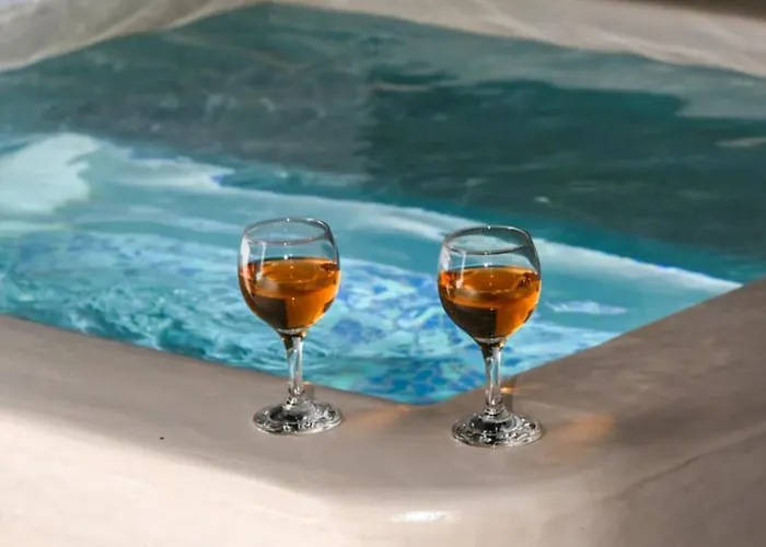 Regina - Luxury Myrties