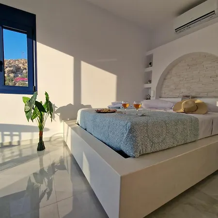 Regina - Luxury Myrties