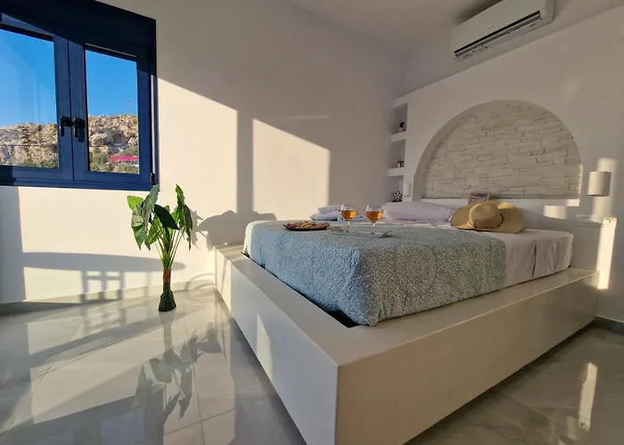 Regina - Luxury Myrties