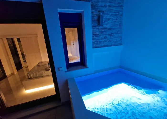 Regina - Luxury * Myrties